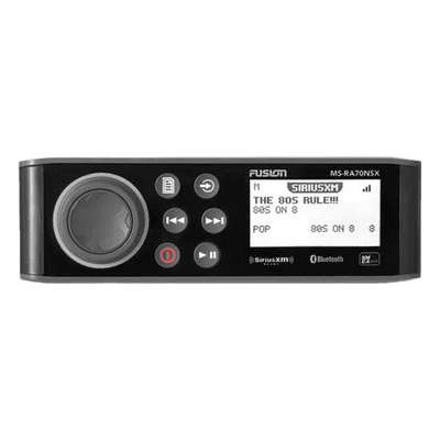 Sistema de Audio Marino MS-RA70 / Pantalla LCD Monocroma 2.6" / Tecnología Multi-Zone™️ 2 Zonas / Potencia Pico 200 W / Bluetooth® y ANT® / Compatible con SiriusXM y DAB+ / IPX7 / USB para Actualizaciones