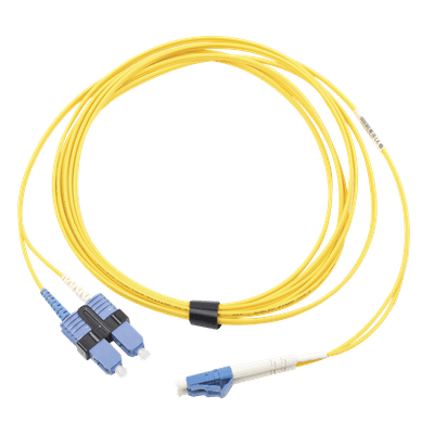 Jumper de Fibra Óptica Monomodo (OS2), XGLO, LC/UPC-SC/UPC Duplex, OFNR, Color Amarillo, 5 Metros (16.40 Pies)