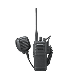 Radio portátil VHF  136-174 MHz, Digital NXDN-Analógico, 5 Watts, 64 Canales, Roaming, Encriptación, GPS*, Inc. antena, batería, cargador y clip