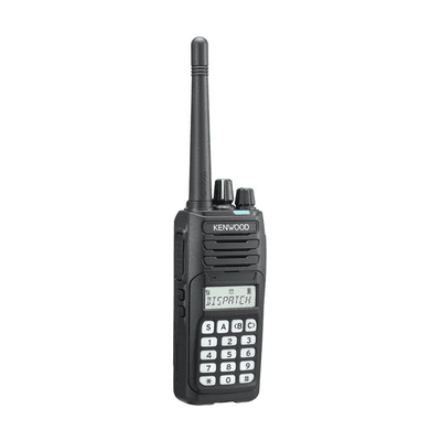 Radio portátil VHF 136-174 MHz, Digital NXDN-Analógico, DTMF, IP67, 5 Watts, 260 Canales, Roaming, Encriptación, GPS*, Inc. antena, batería, cargador y clip